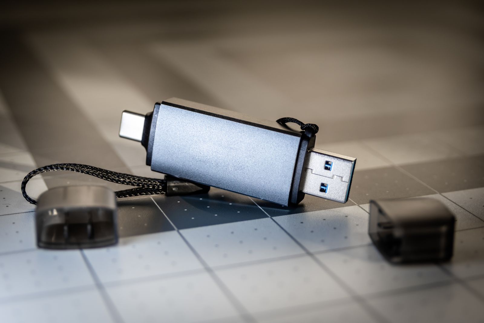 Gros plan sur une clé USB, le support de destination pour copier le contenu d'un CD