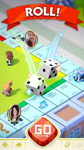 Un joueur lance les dés sur le plateau de Monopoly GO, la mécanique centrale qui permet de progresser vers le club des magnats